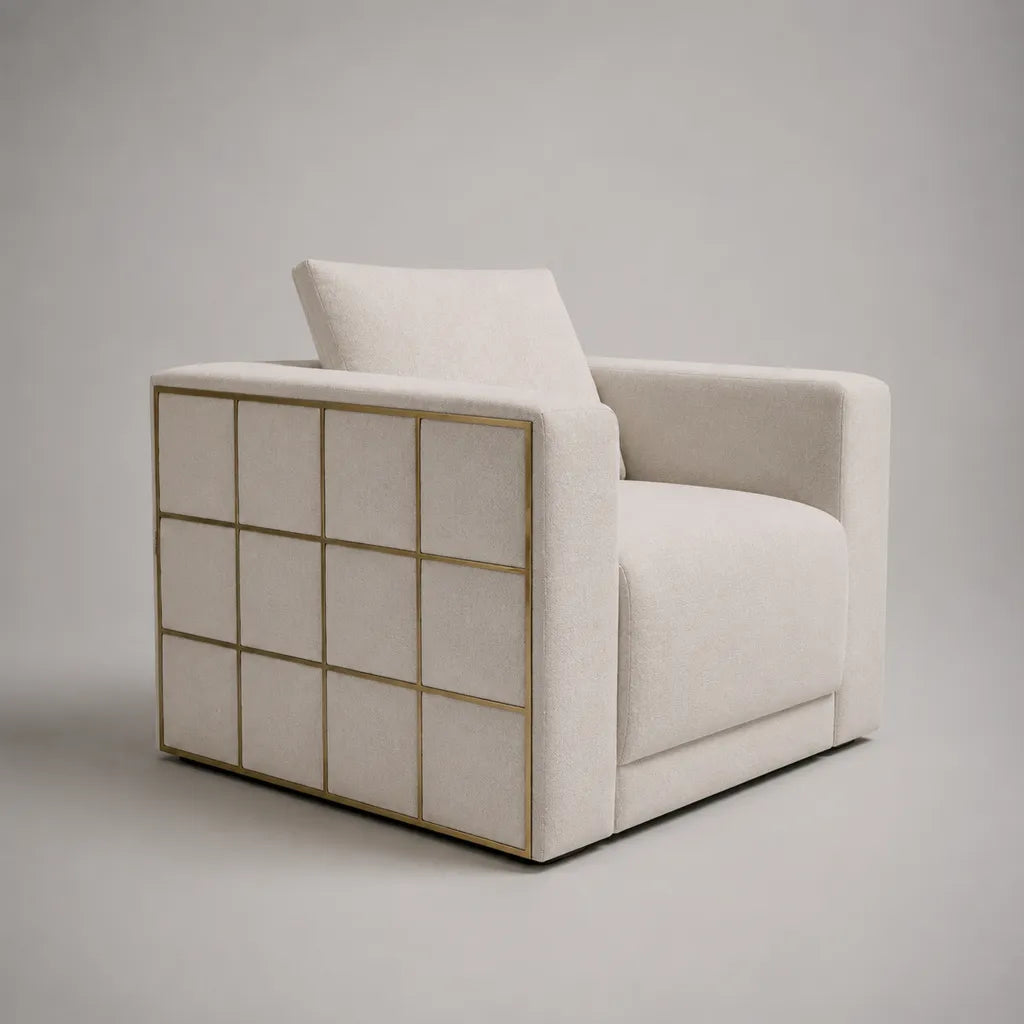 Sedia Club 1 seduta in tessuto crema e dorato, forma cubica, 86 × 88 × 78 cm